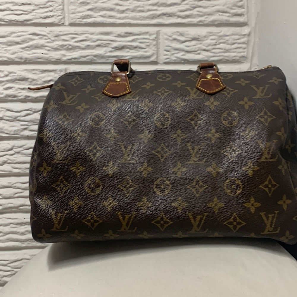 LV SPEEDY 35 MONOGRAM BAG with pink Insert. Comes with COA